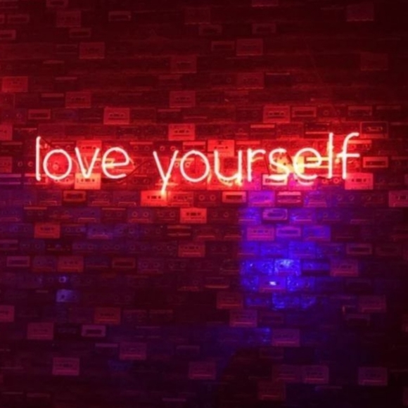 Meet your Posher, Leah - Picture 3 of 4